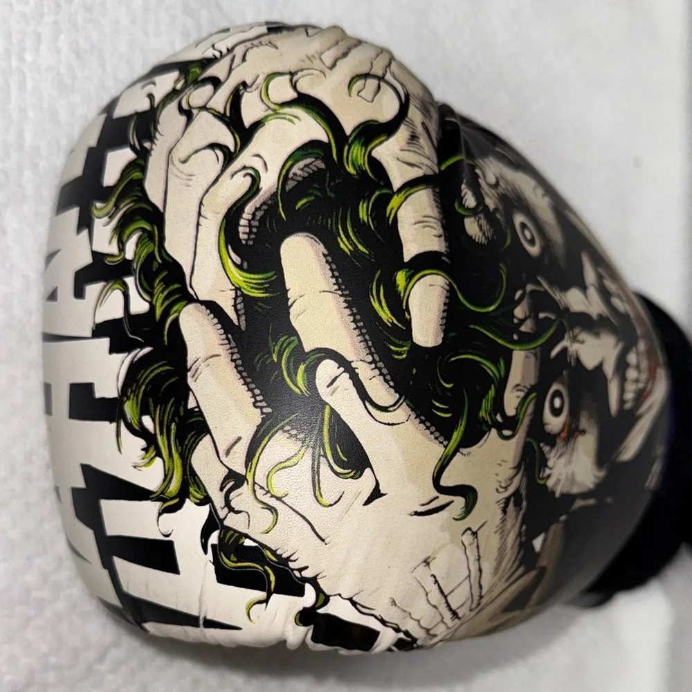 Black and White Boxing Gloves - Picture 5 of 7